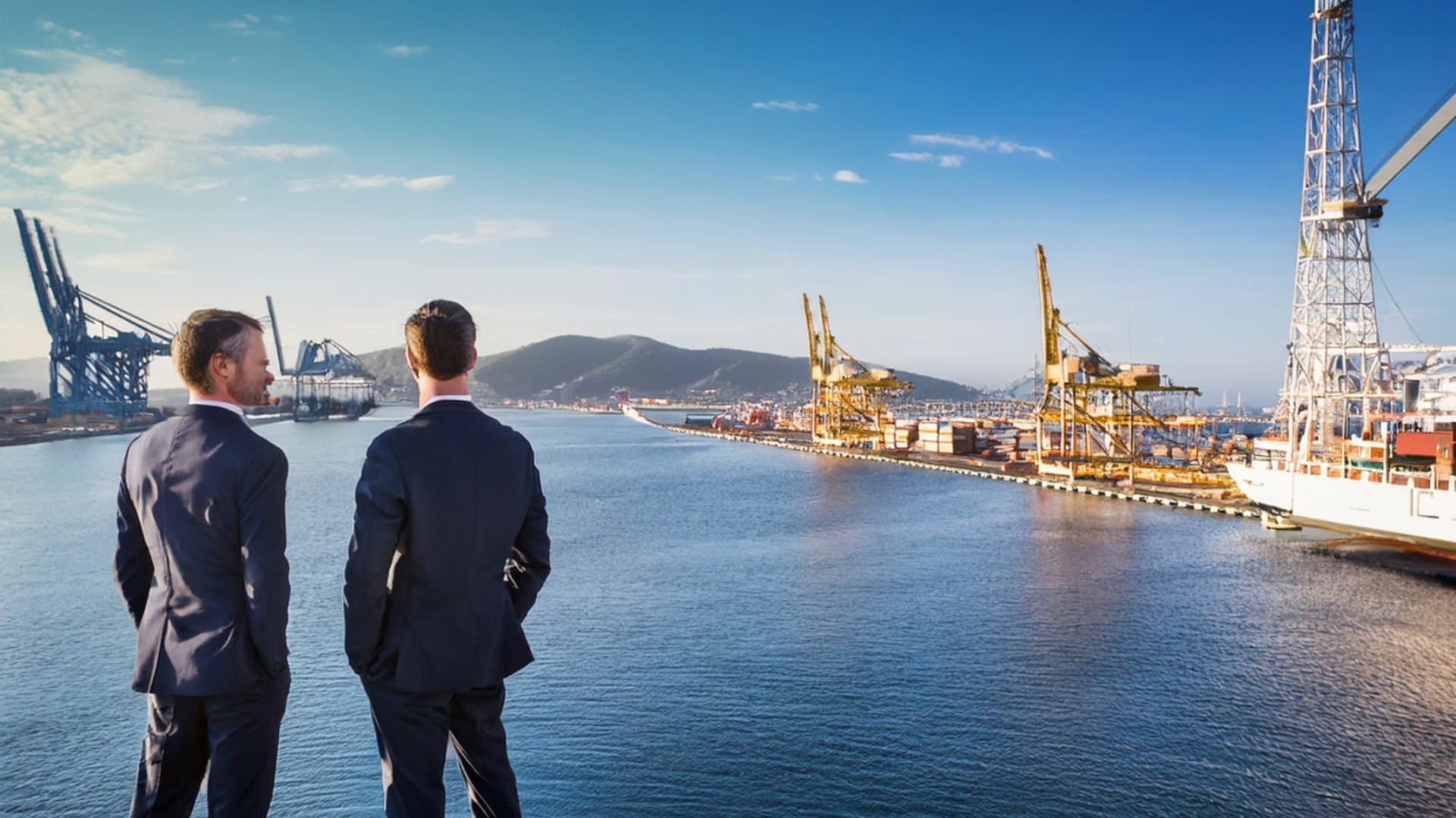 Ship operational management team at port